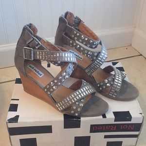 Not rated serpentina grey wedges size 7